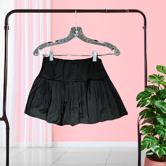 Laundry By Shelli Segal Dresses & Skirts - Shein‎ Black Skort - Size Medium